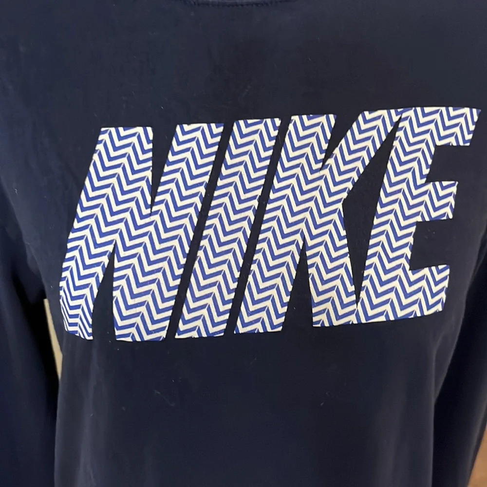 Nike navy logo